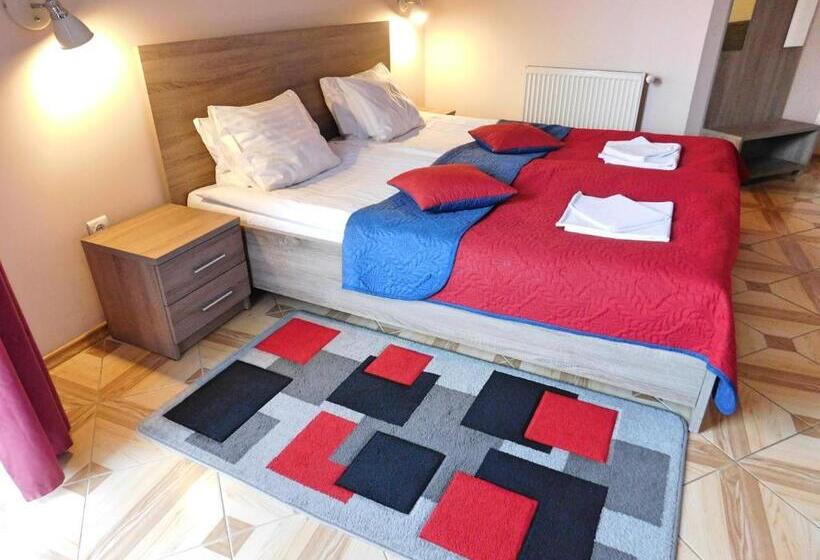 هاستل Zajazd Fakir