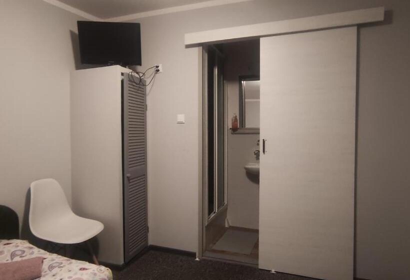 הוסטל Zajazd Pod Lwem