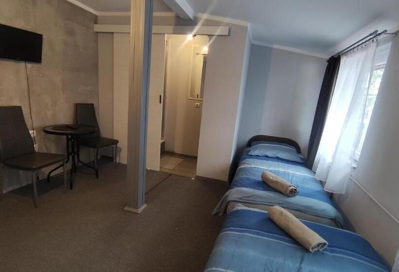 הוסטל Zajazd Pod Lwem