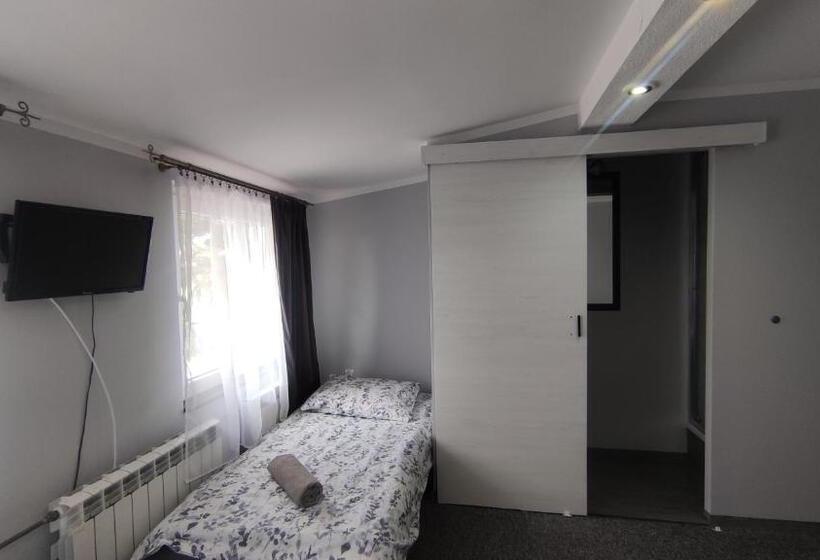 הוסטל Zajazd Pod Lwem