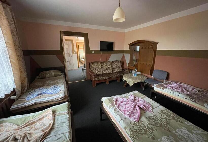 הוסטל Zajazd Restauracja Derby