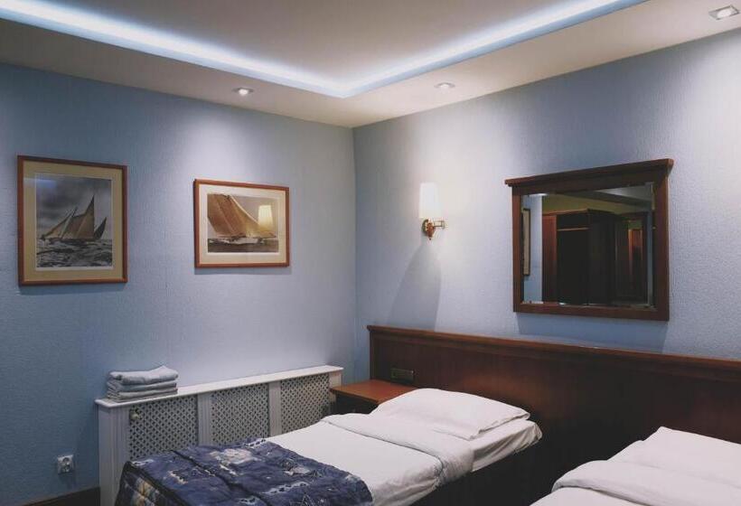 הוסטל Zajazd Restauracja Paradise