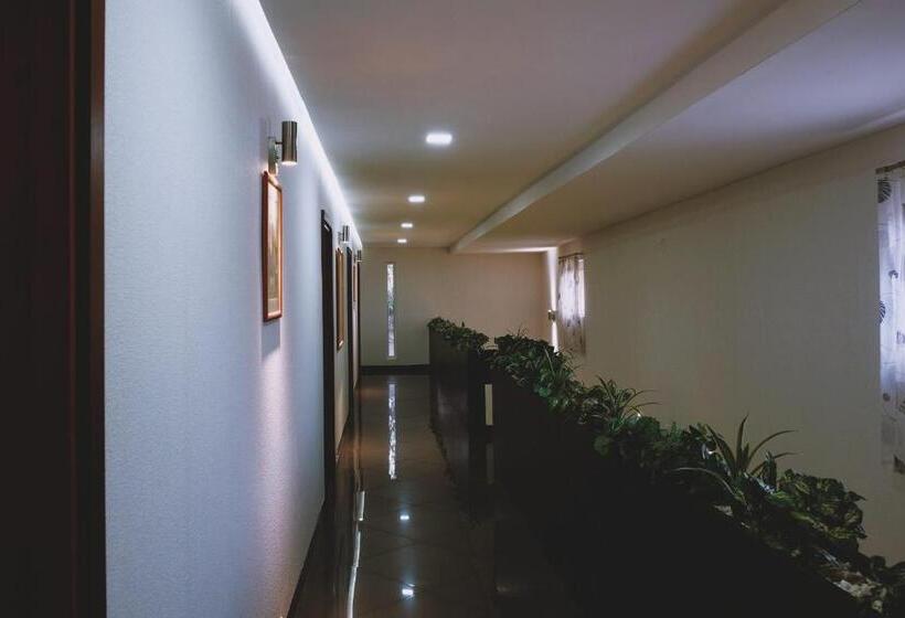 הוסטל Zajazd Restauracja Paradise