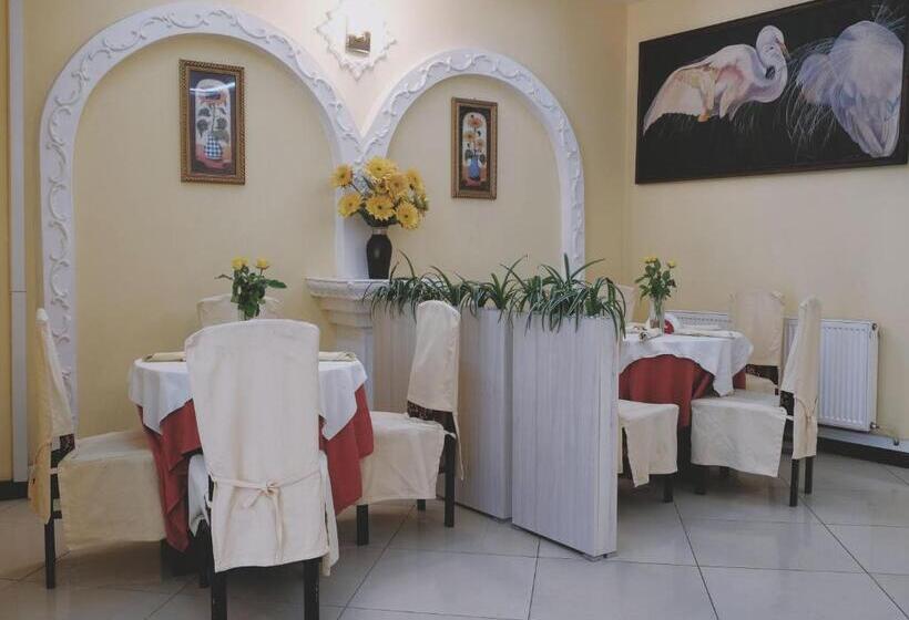 הוסטל Zajazd Restauracja Paradise