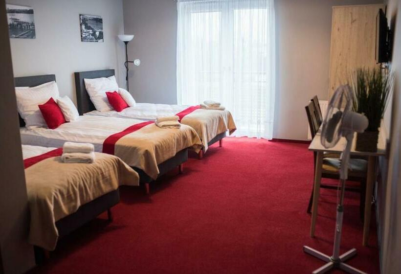 호스텔 Zajazd U Piasta Kołodzieja