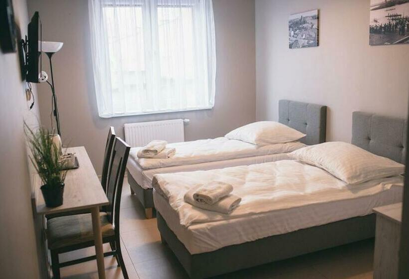 호스텔 Zajazd U Piasta Kołodzieja