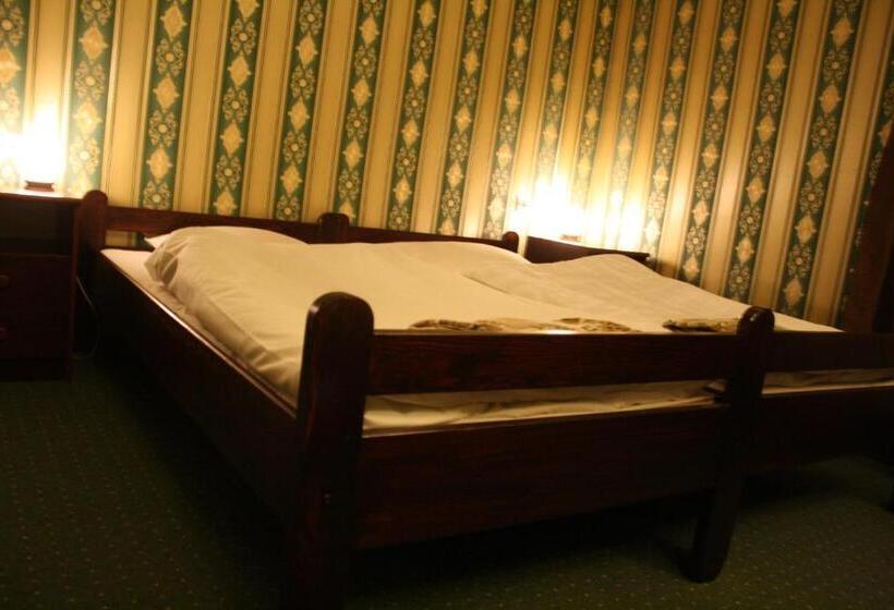 הוסטל Zajazd U Sosny