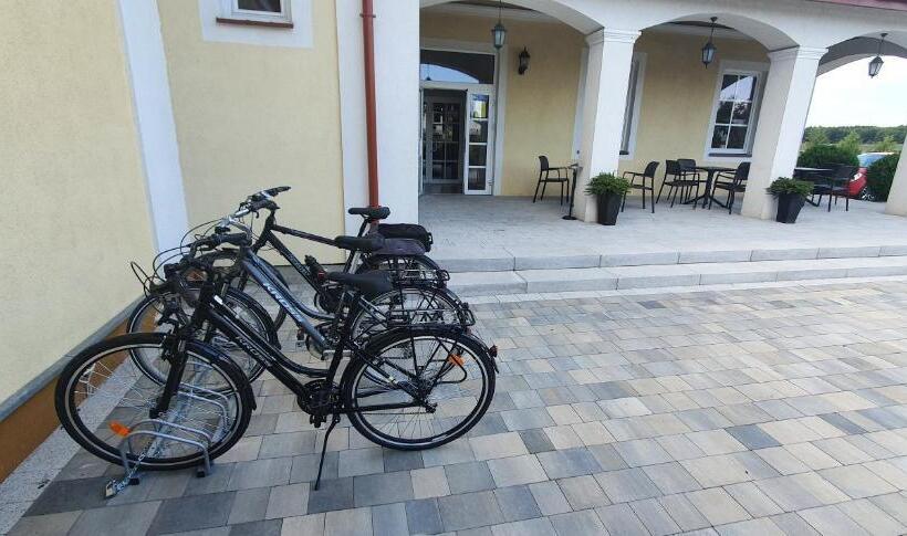 فندق صغير Zajazd Zaścianek