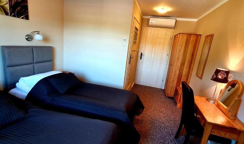 فندق صغير Zajazd Zaścianek