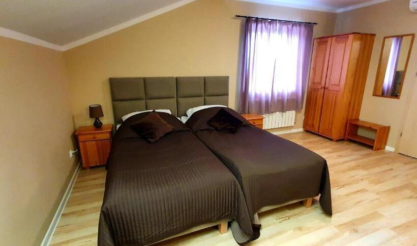 فندق صغير Zajazd Zaścianek