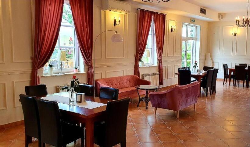 فندق صغير Zajazd Zaścianek