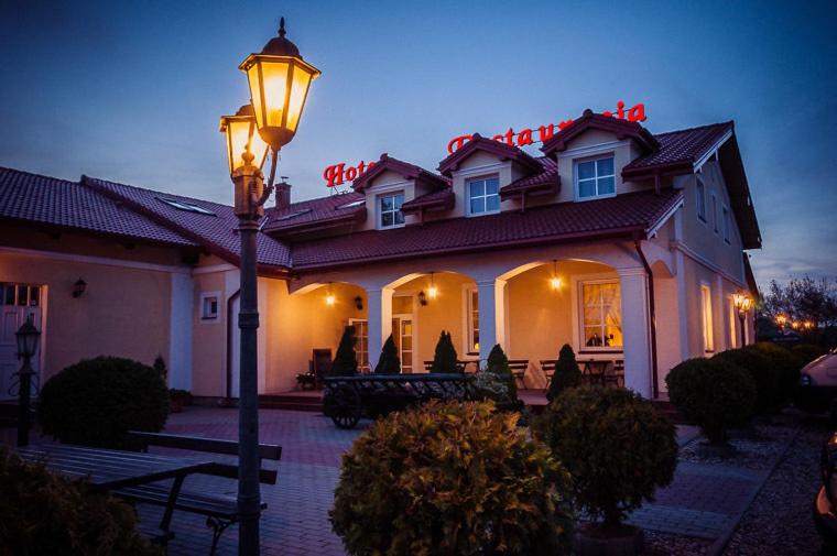 فندق صغير Zajazd Zaścianek