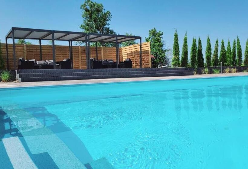 فندق صغير Zajazd Zaścianek