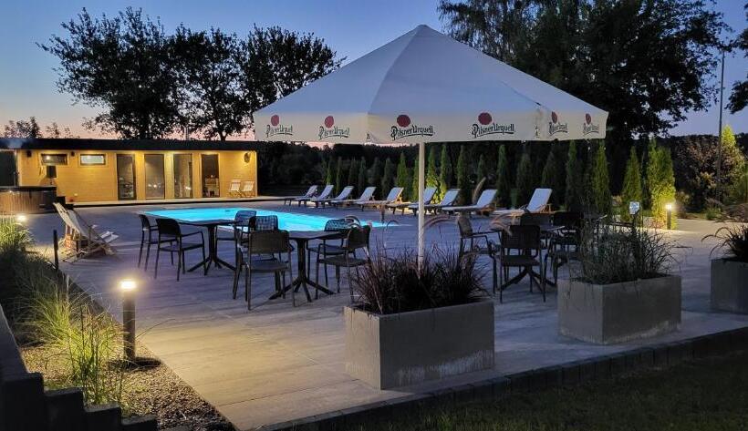 فندق صغير Zajazd Zaścianek