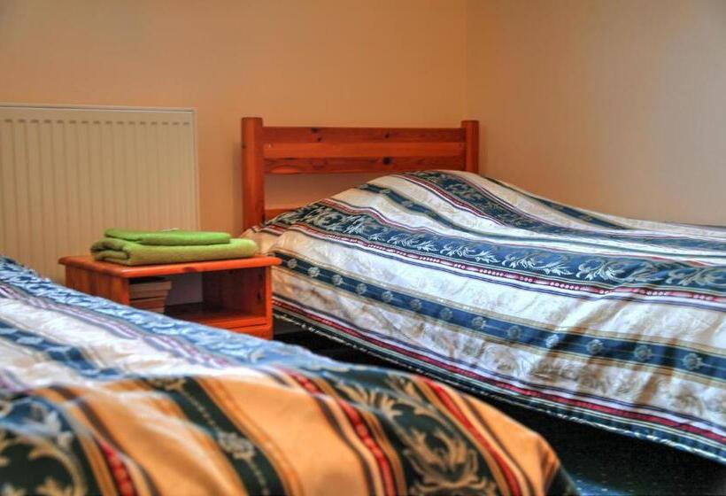 הוסטל Zespół Pałacowo Parkowy Bądzów