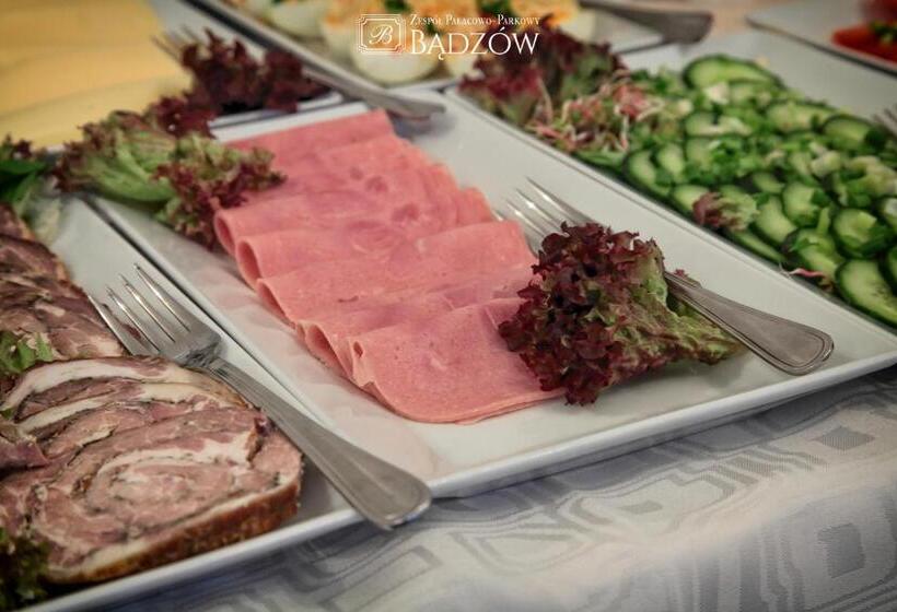 הוסטל Zespół Pałacowo Parkowy Bądzów