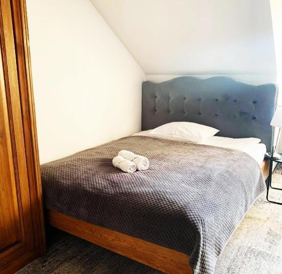 مبيت وإفطار Dwór Karwacz