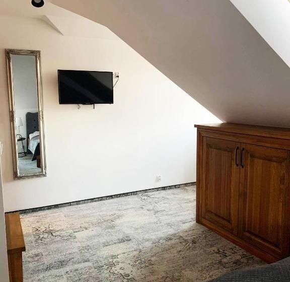 مبيت وإفطار Dwór Karwacz