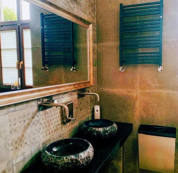 مبيت وإفطار Dwór Karwacz