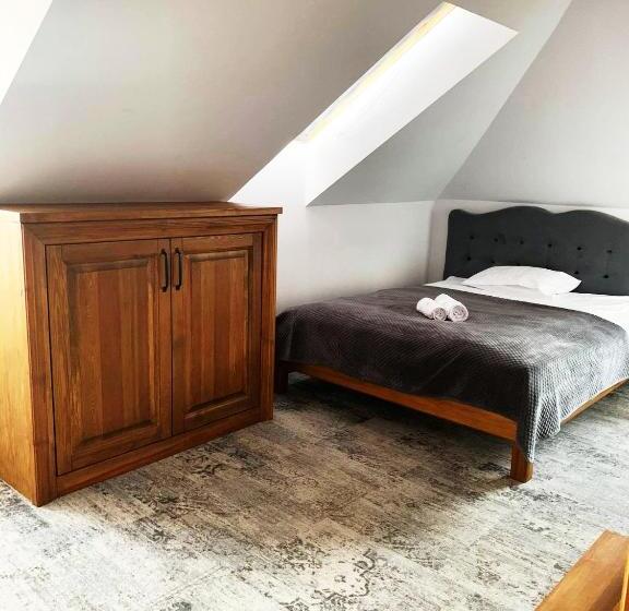 مبيت وإفطار Dwór Karwacz