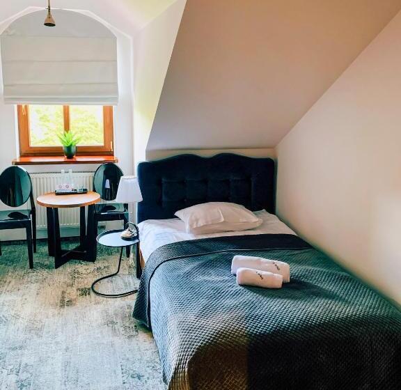 مبيت وإفطار Dwór Karwacz