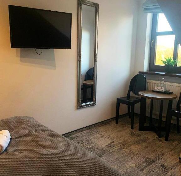 مبيت وإفطار Dwór Karwacz