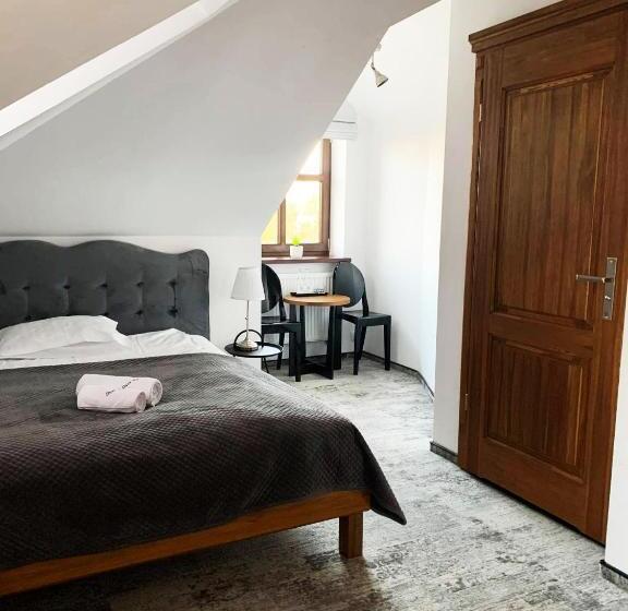 مبيت وإفطار Dwór Karwacz