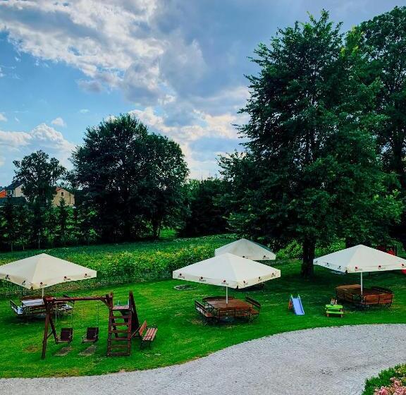 مبيت وإفطار Dwór Karwacz