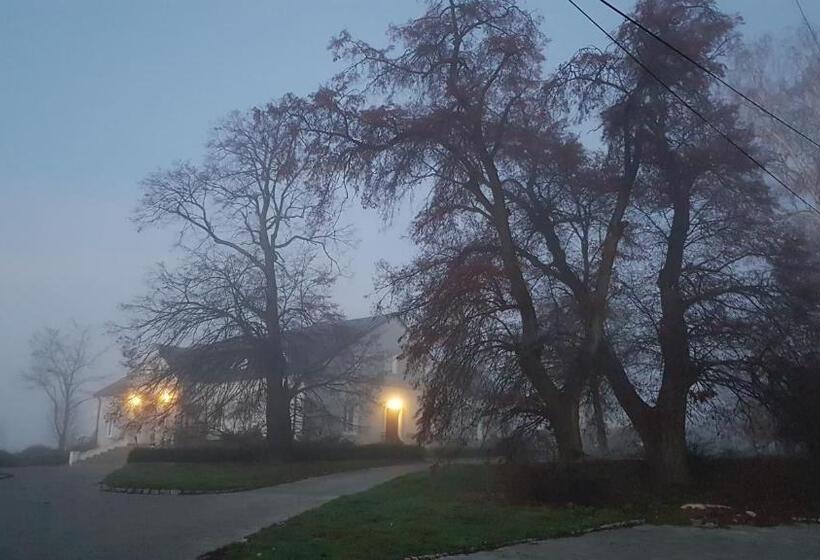 住宿加早餐 Dwór Na Wichrowym Wzgórzu