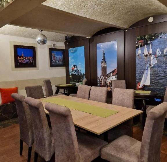 تختخواب و صبحانه Galeona   Hotel Turystyczny