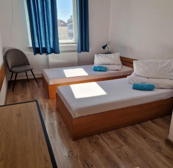 تختخواب و صبحانه Galeona   Hotel Turystyczny