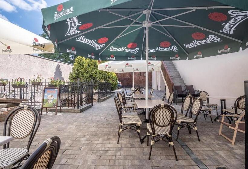 住宿加早餐  Kawerna Obornicka Pod Orłem Noclegi