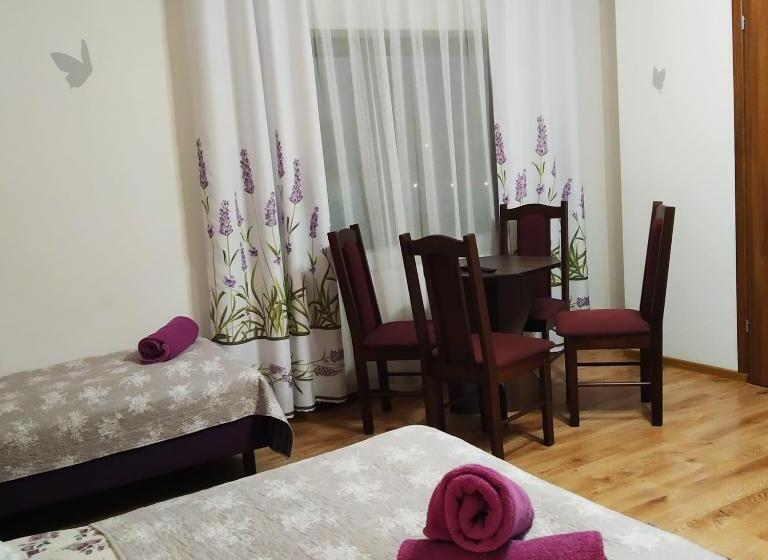 تختخواب و صبحانه Lawenda