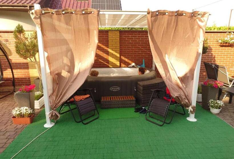 Bed and Breakfast Letnia Willa Jacuzzi & Sauna