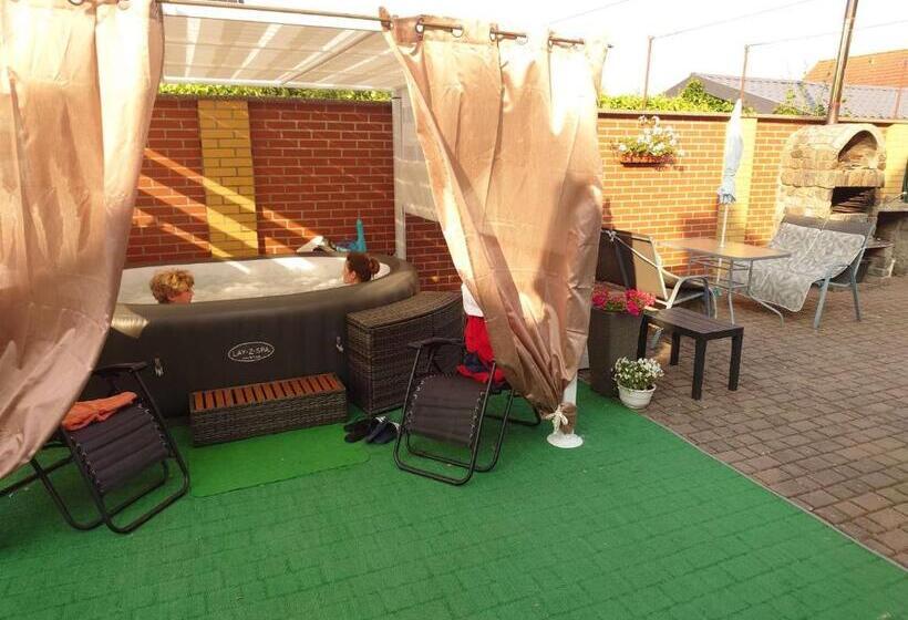 Bed and Breakfast Letnia Willa Jacuzzi & Sauna