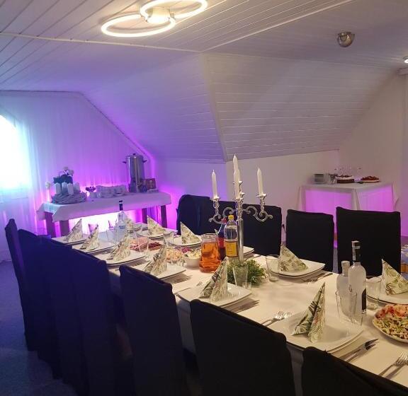 مبيت وإفطار Parkova   Pokoje Hotelowe