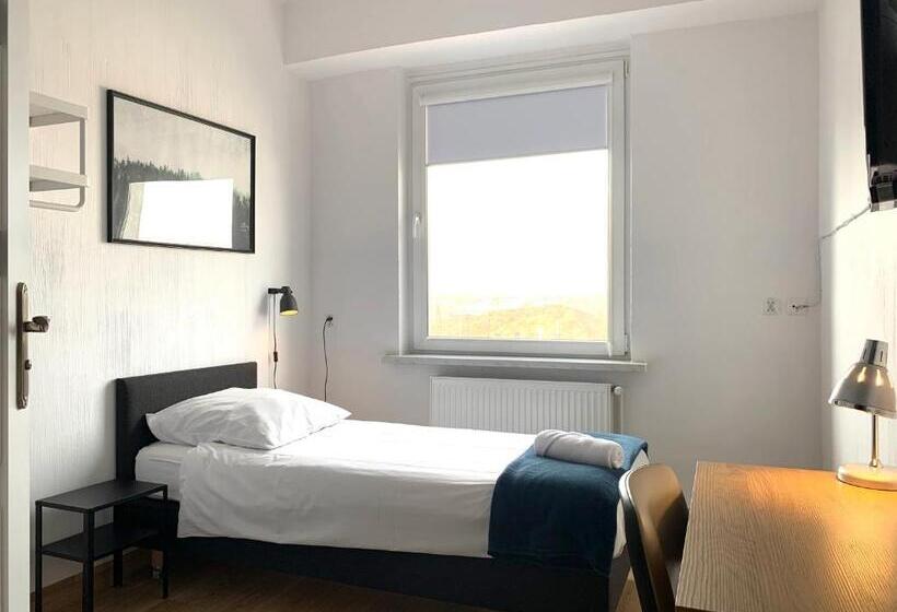 ベッドアンドブレックファースト Premium Hostel & Bistro