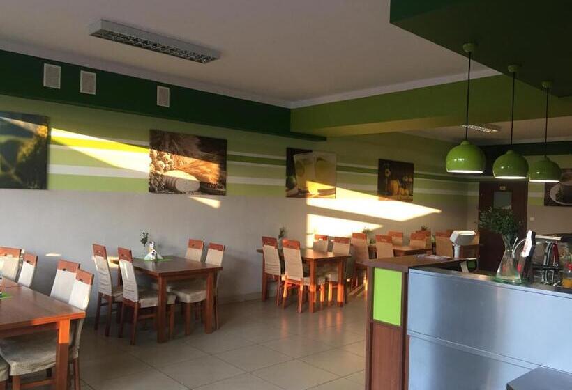 ベッドアンドブレックファースト Premium Hostel & Bistro