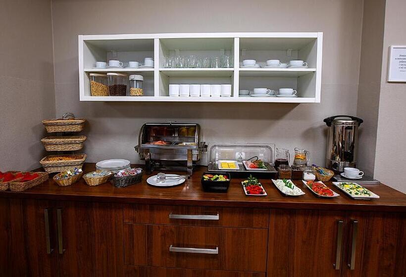 ベッドアンドブレックファースト Premium Hostel & Bistro