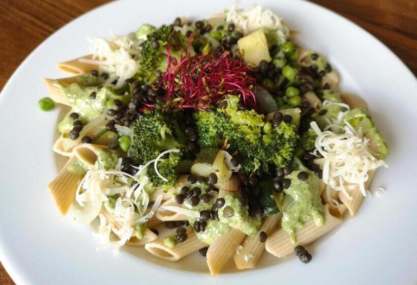 ベッドアンドブレックファースト Premium Hostel & Bistro