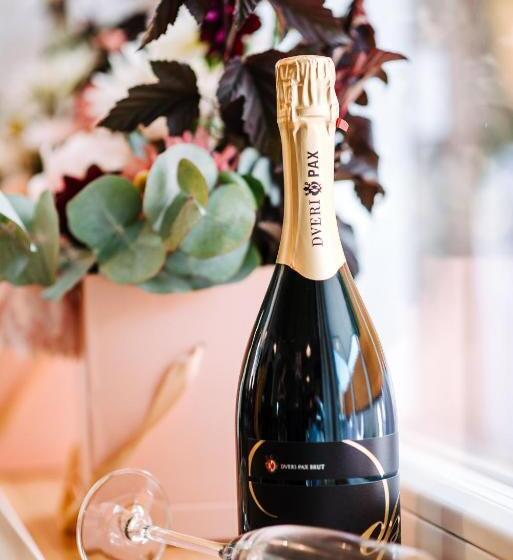 צימר Salon Win Wine Bar & Apartments