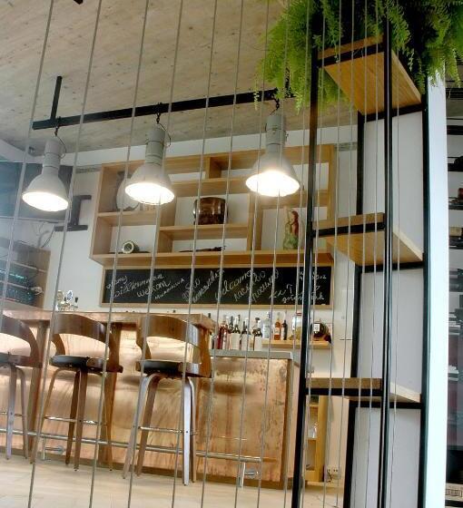 住宿加早餐  Salon Win Wine Bar & Apartments
