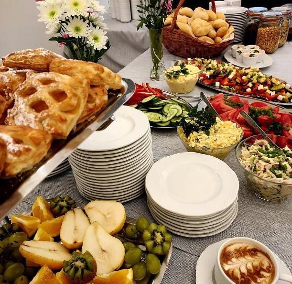 تختخواب و صبحانه Savoy