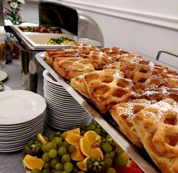 تختخواب و صبحانه Savoy