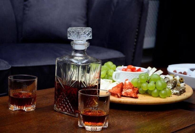 تختخواب و صبحانه Savoy