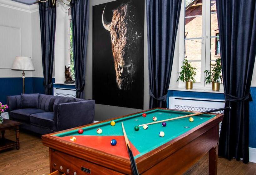 تختخواب و صبحانه Savoy