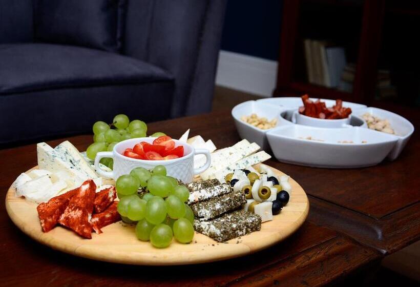 تختخواب و صبحانه Savoy