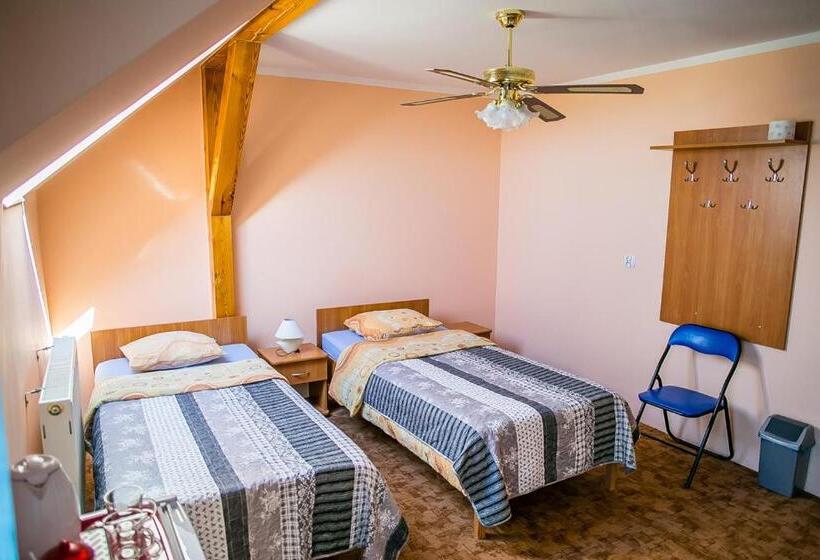 مبيت وإفطار Usługi Hotelarskie Małgosia I Andrzej Danowski