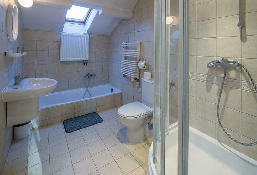 住宿加早餐  Willa Alpina