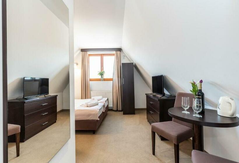 تختخواب و صبحانه Willa Hyrny